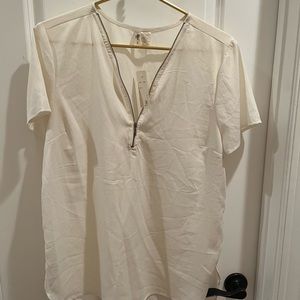 Brand new womens zip up blouse! Would look great with shorts this summer!